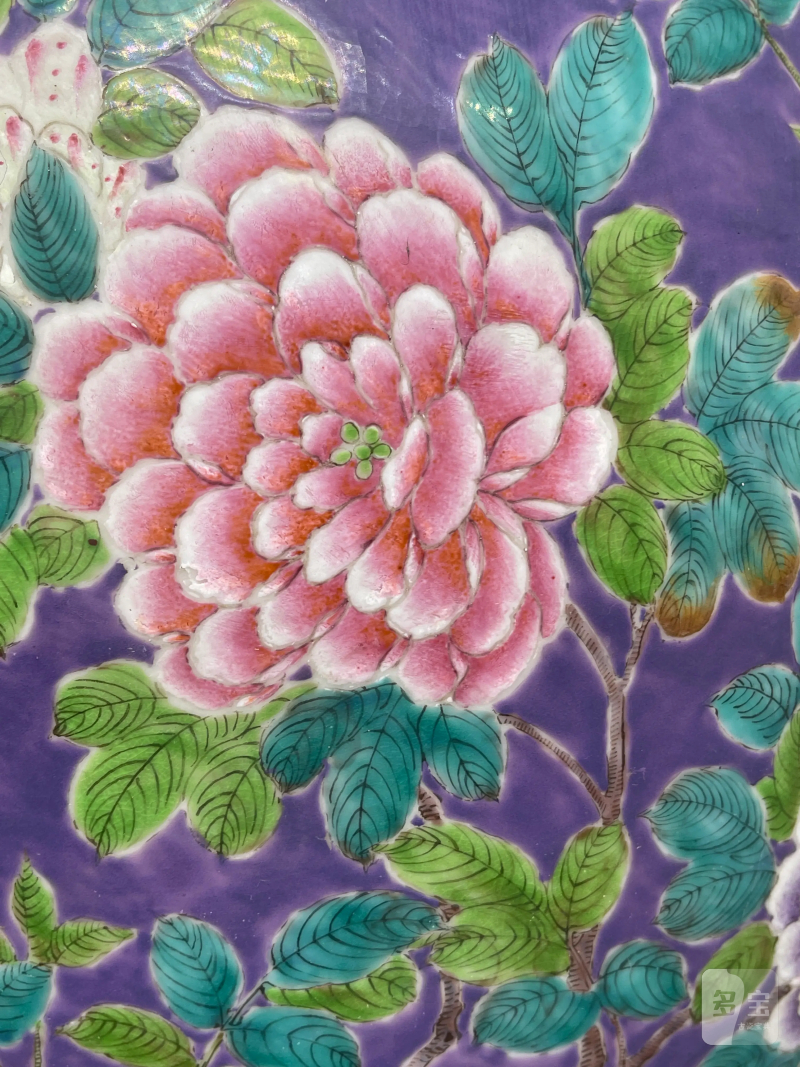清晚期 大雅斋款紫地粉彩花卉纹缸 - 图9